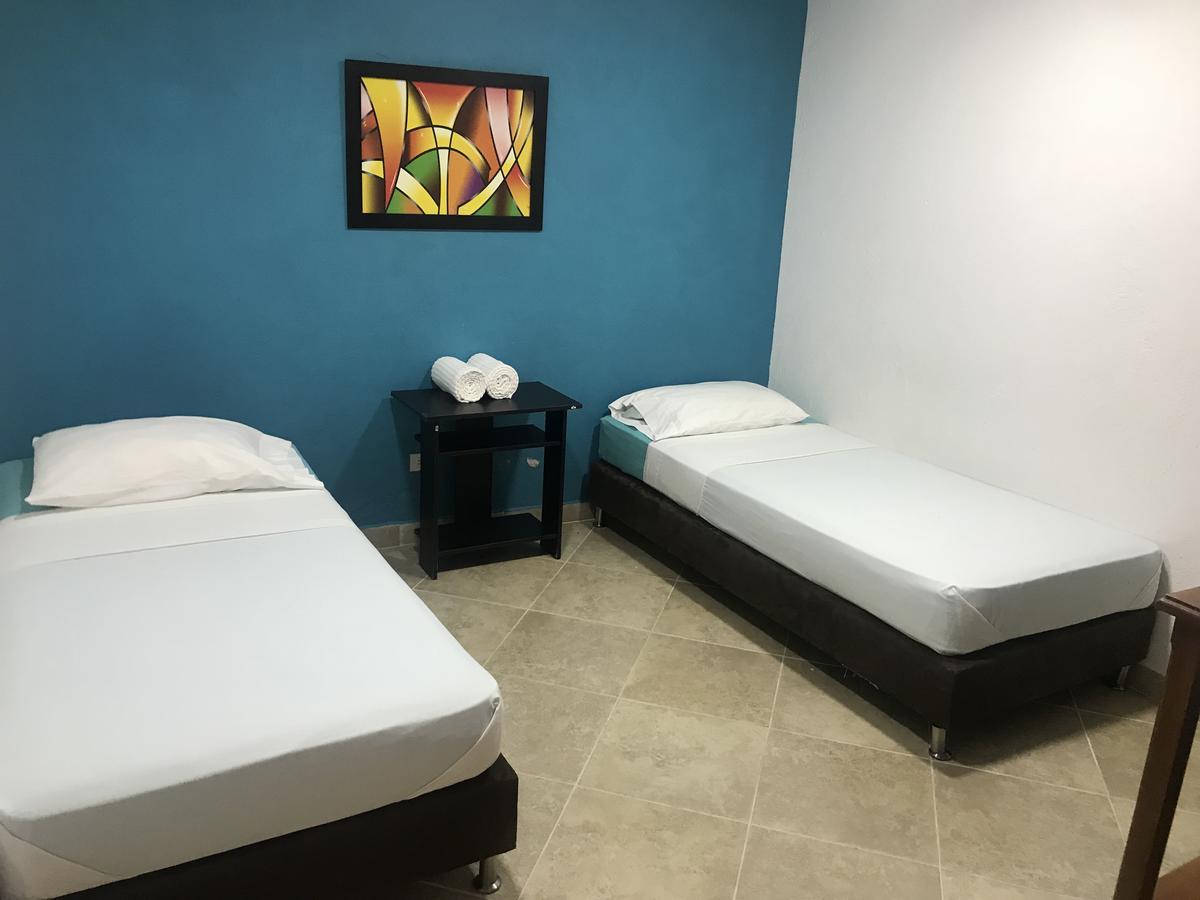 Hostal El Hangar Rionegro Luaran gambar